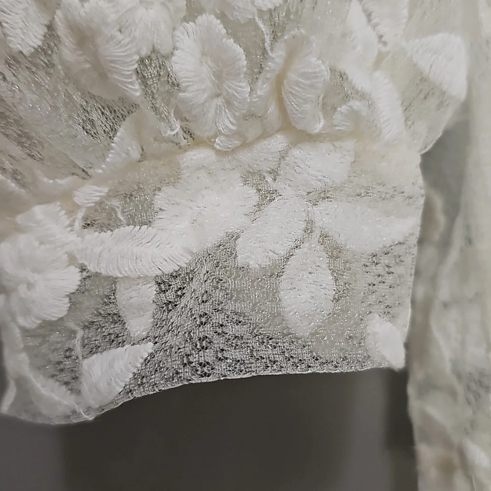 Lace Cream Top - Picture 3 of 4